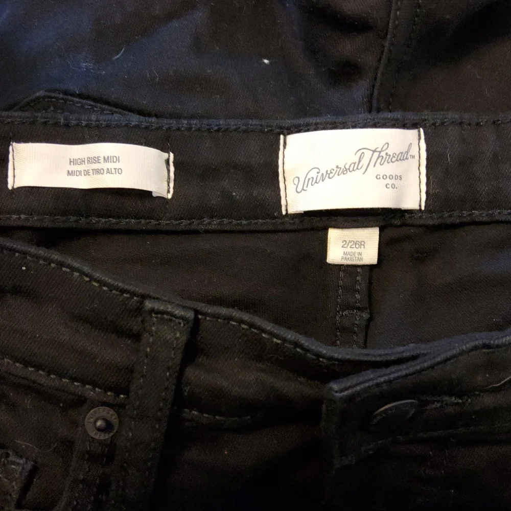 High Rise Midi shorts - Picture 3 of 5